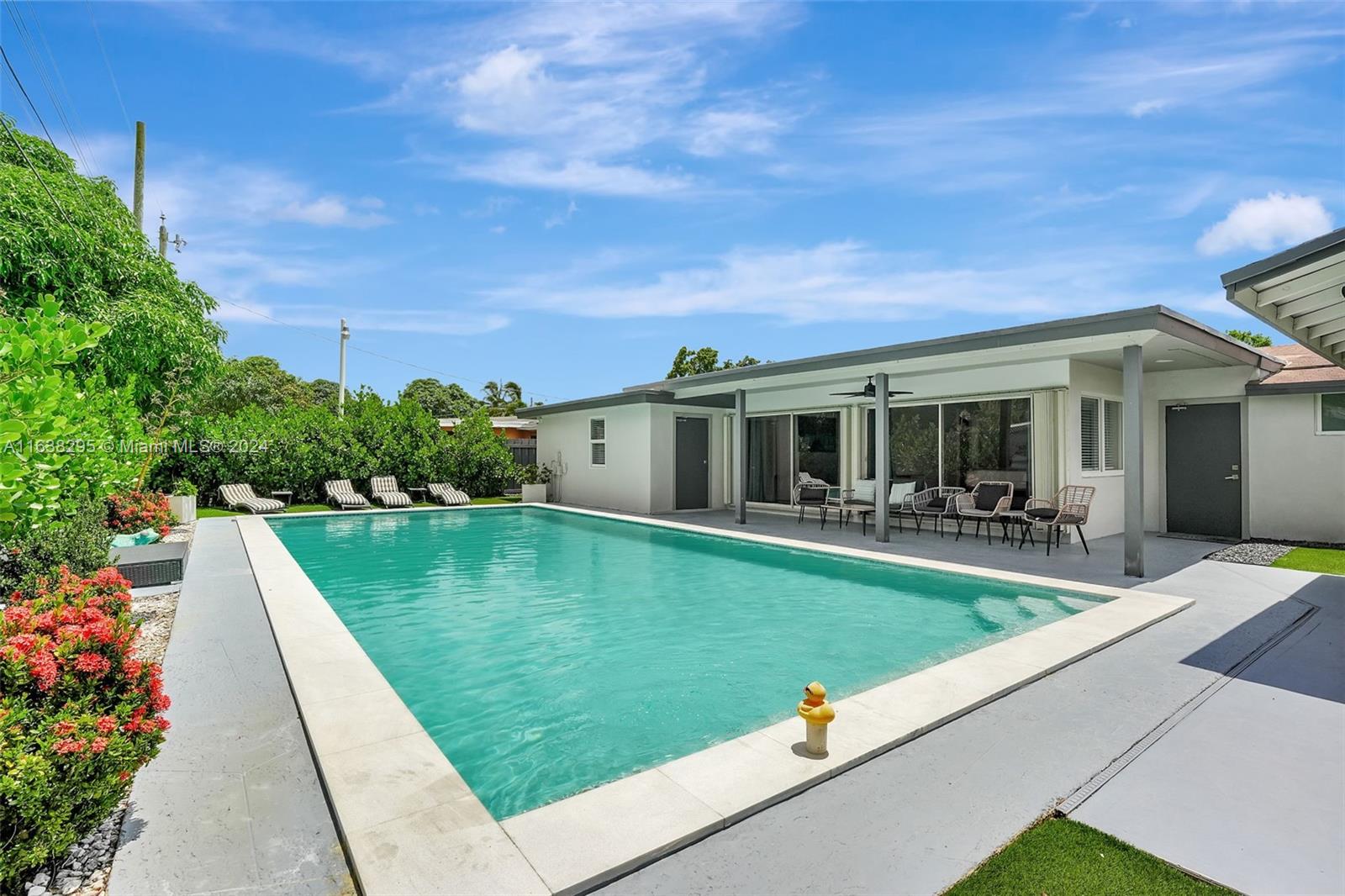 LAUDERDALE VILLAS - Residential