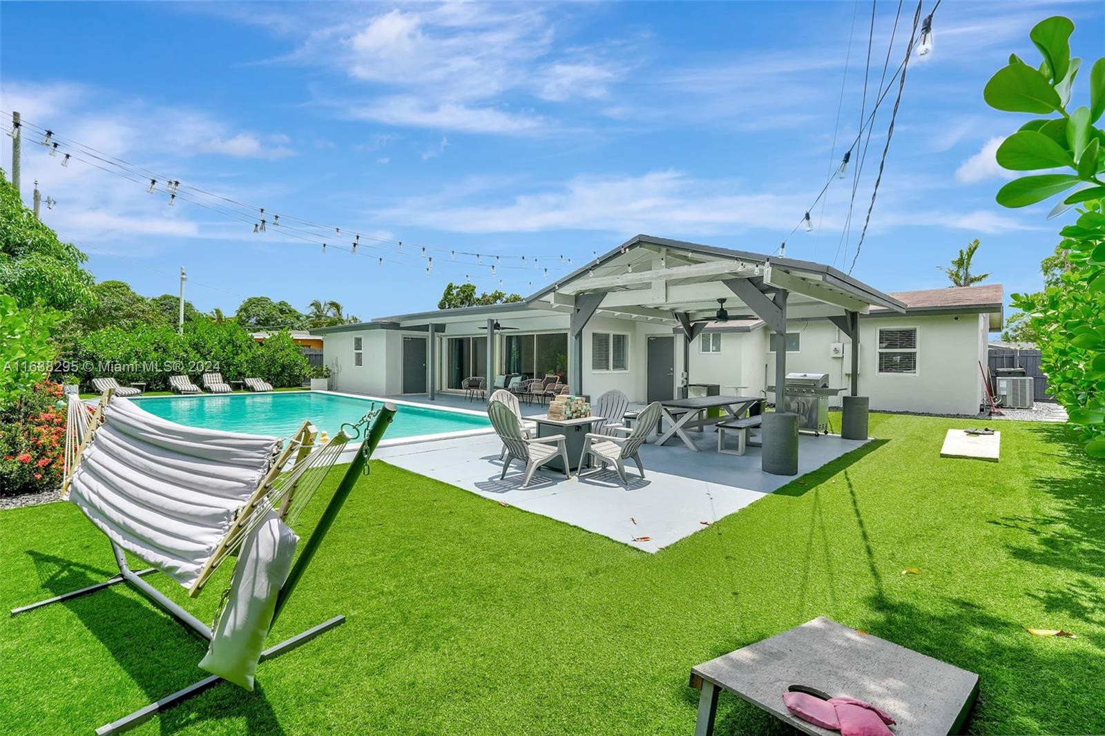 LAUDERDALE VILLAS - Residential