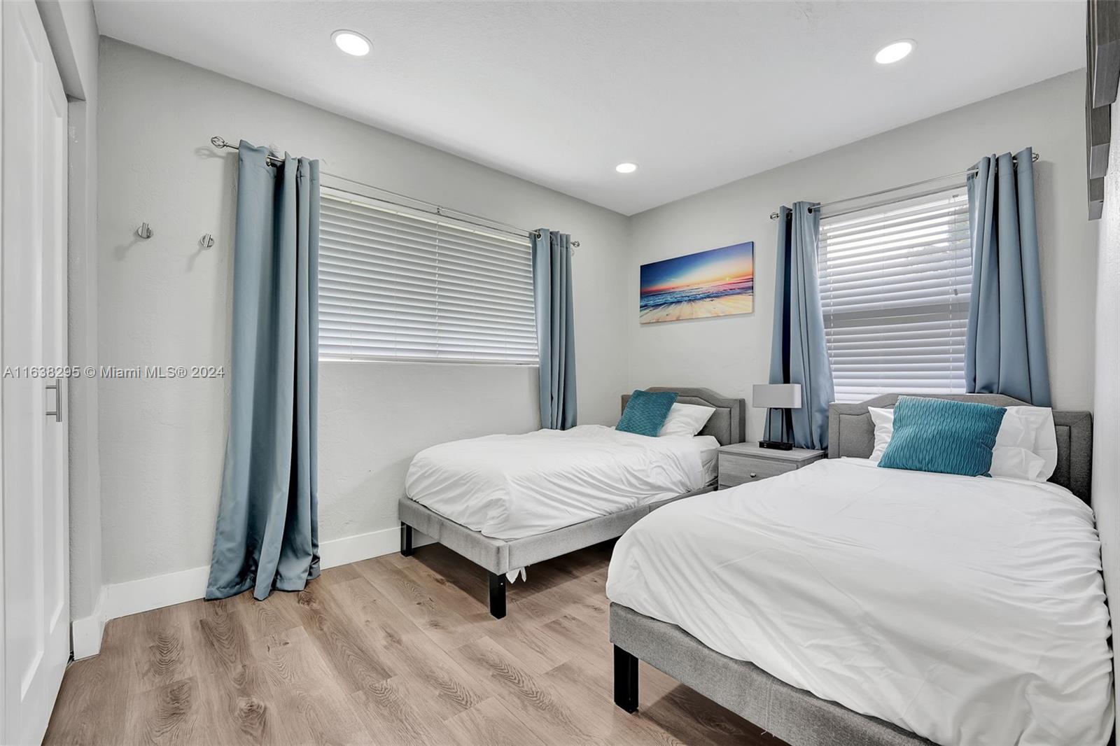 LAUDERDALE VILLAS - Residential