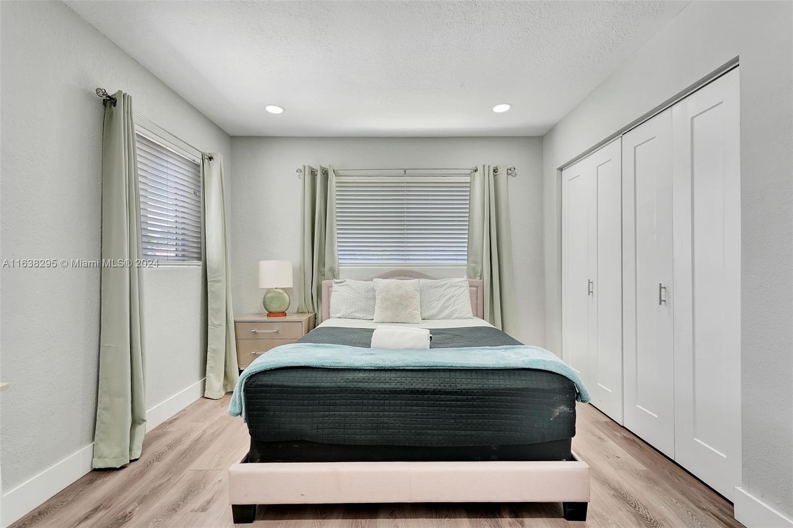 LAUDERDALE VILLAS - Residential