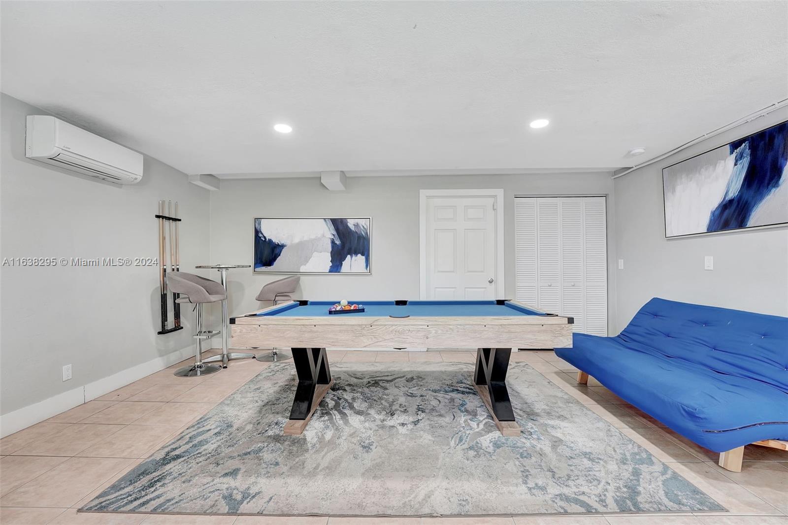 LAUDERDALE VILLAS - Residential