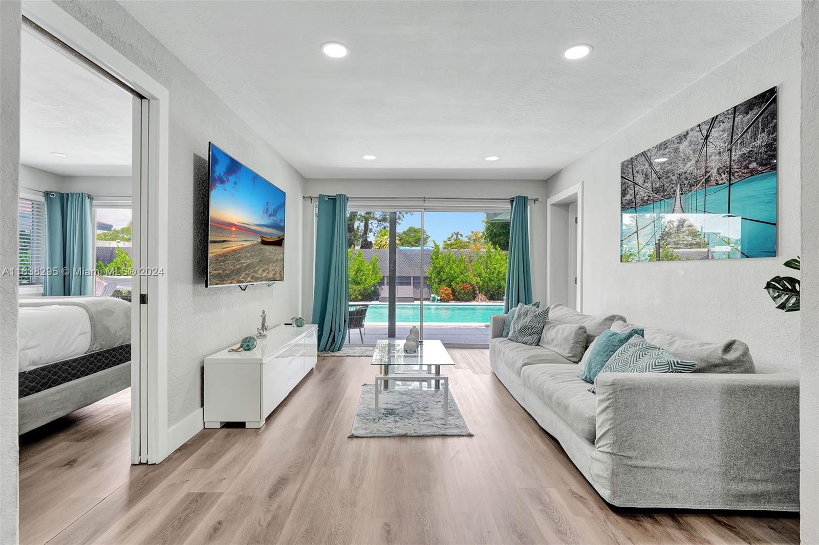 LAUDERDALE VILLAS - Residential