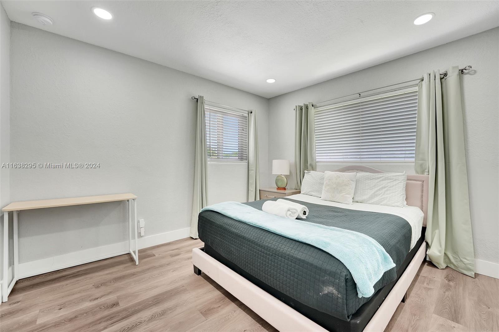 LAUDERDALE VILLAS - Residential