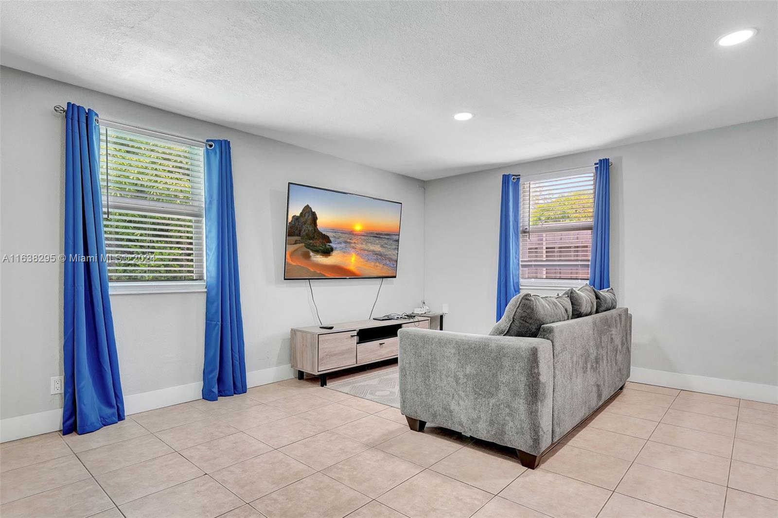 LAUDERDALE VILLAS - Residential