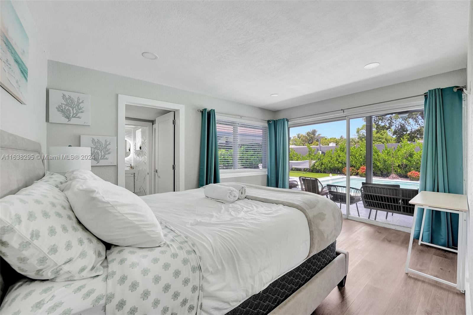 LAUDERDALE VILLAS - Residential