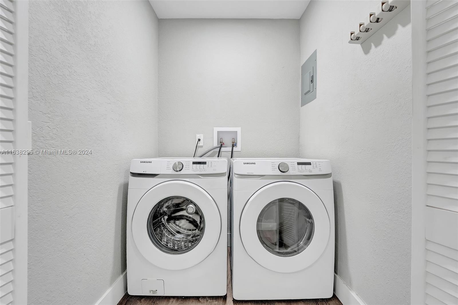 LAUDERDALE VILLAS - Residential