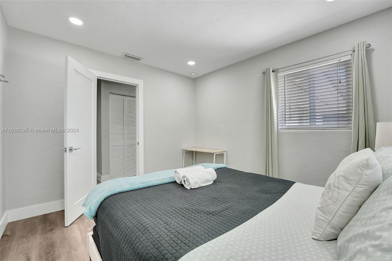 LAUDERDALE VILLAS - Residential