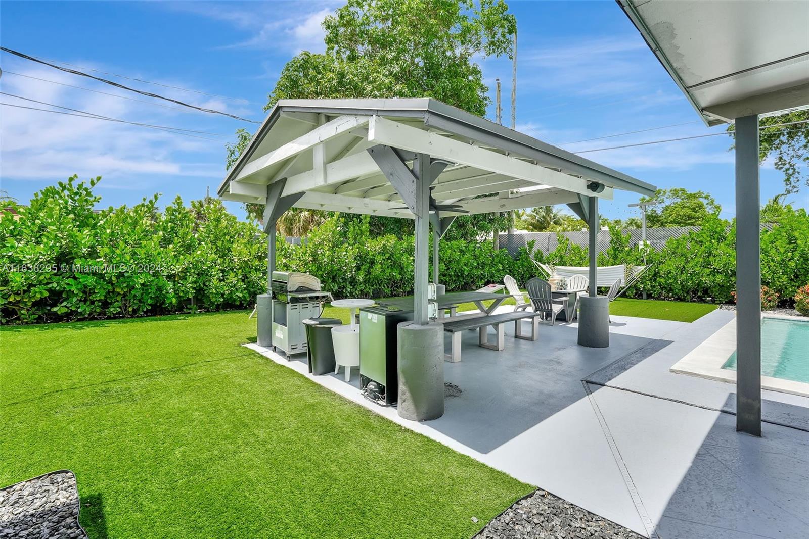 LAUDERDALE VILLAS - Residential