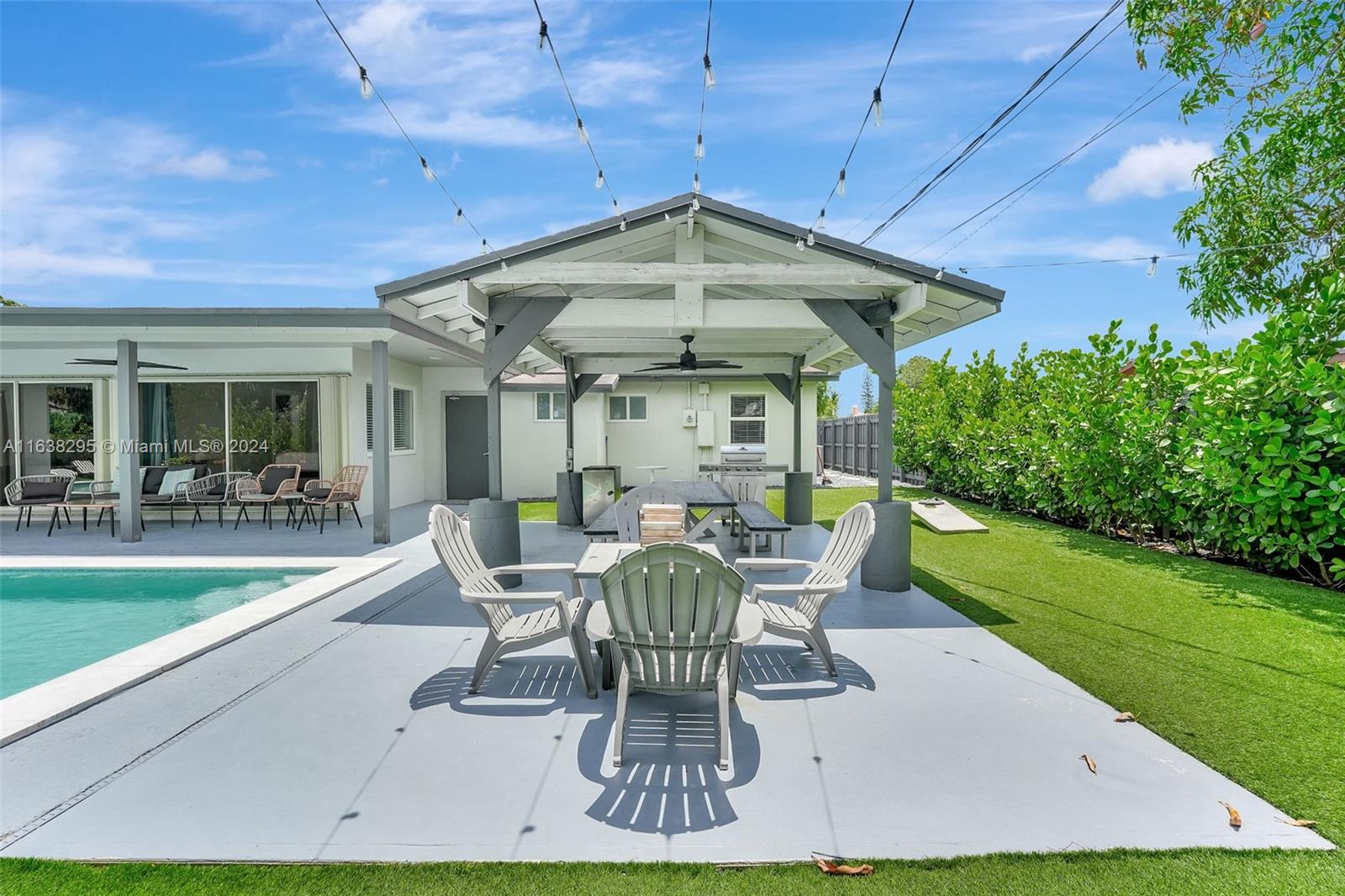 LAUDERDALE VILLAS - Residential