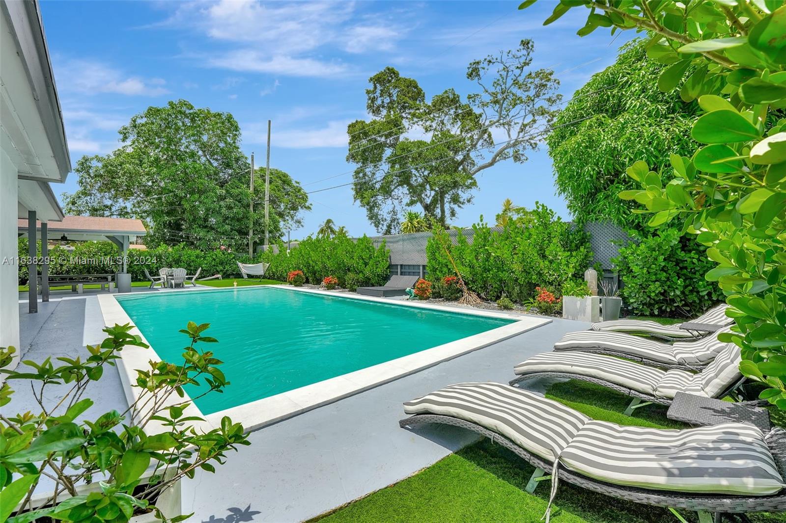 LAUDERDALE VILLAS - Residential