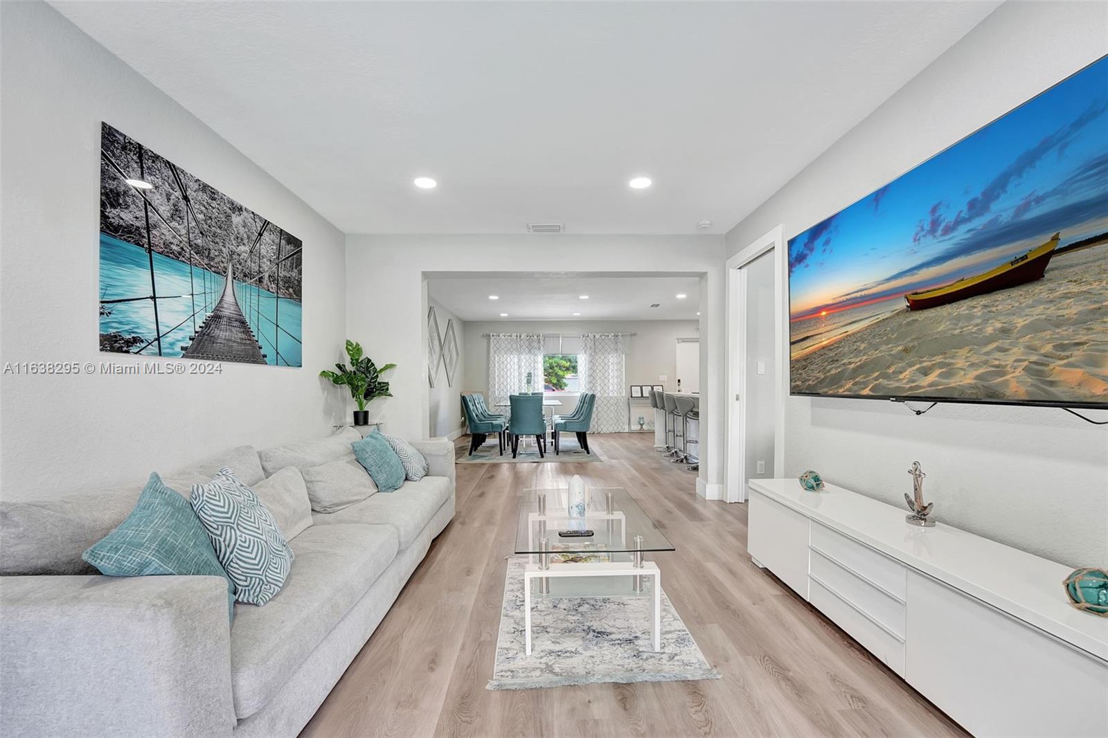 LAUDERDALE VILLAS - Residential