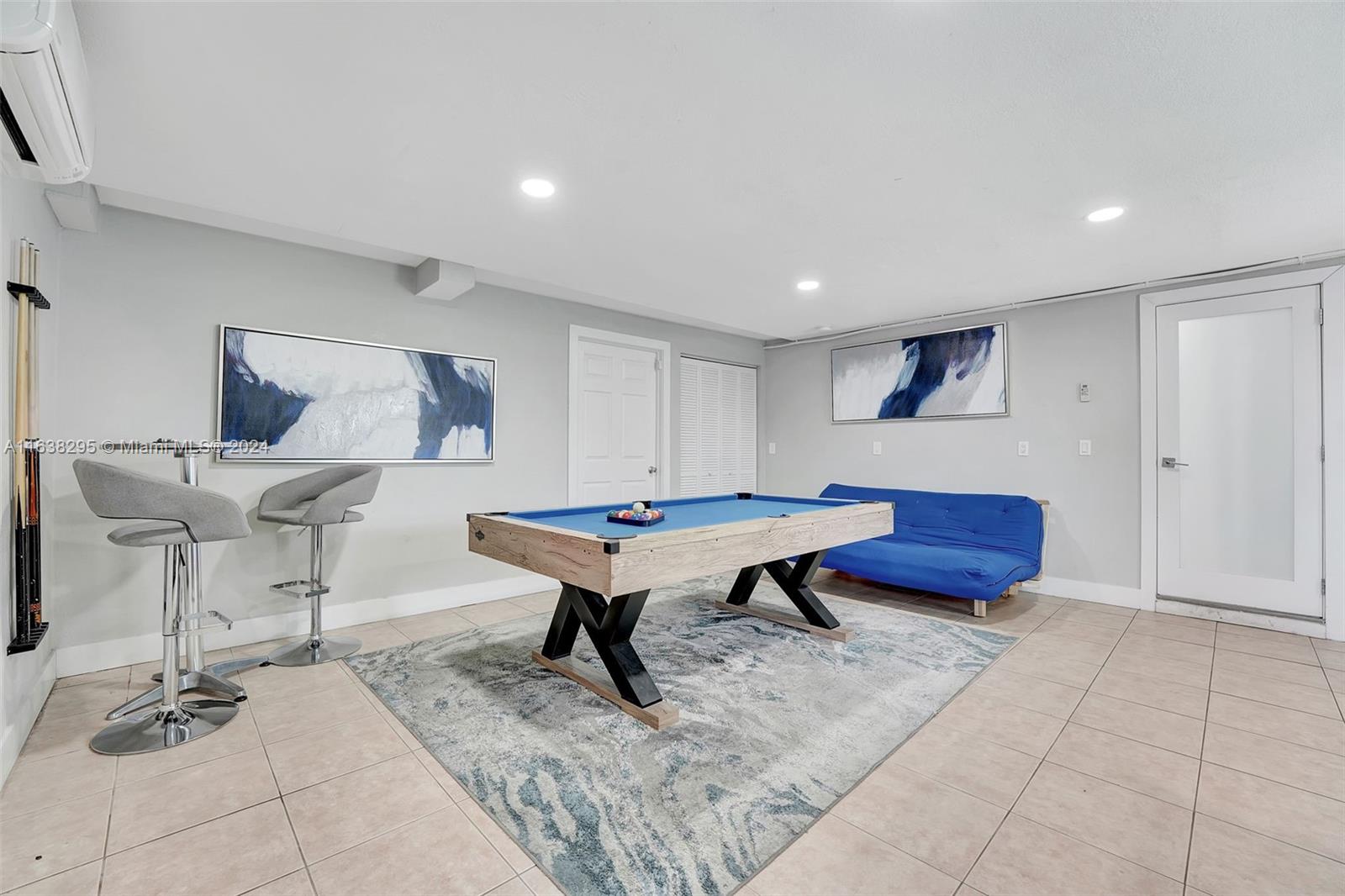 LAUDERDALE VILLAS - Residential