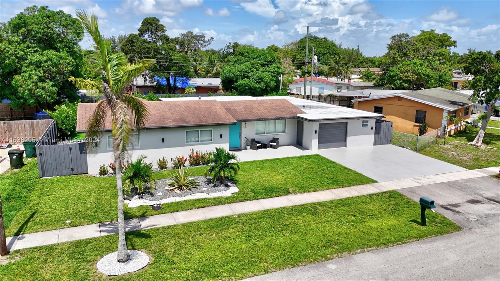 LAUDERDALE VILLAS - Residential