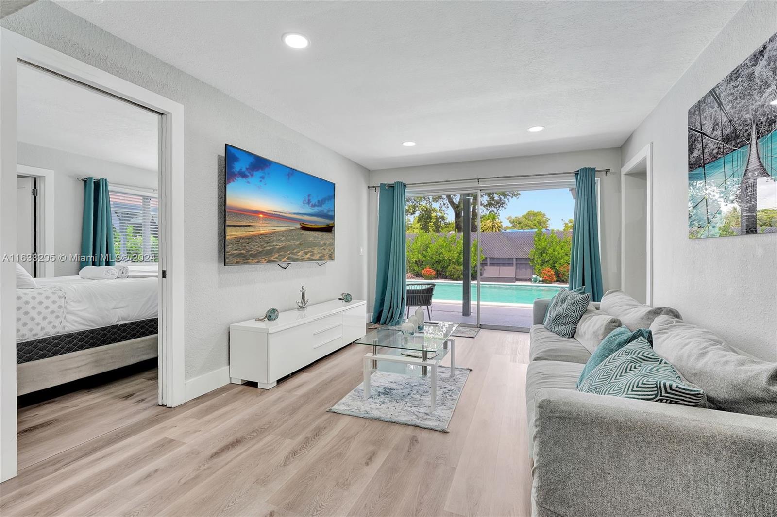 LAUDERDALE VILLAS - Residential