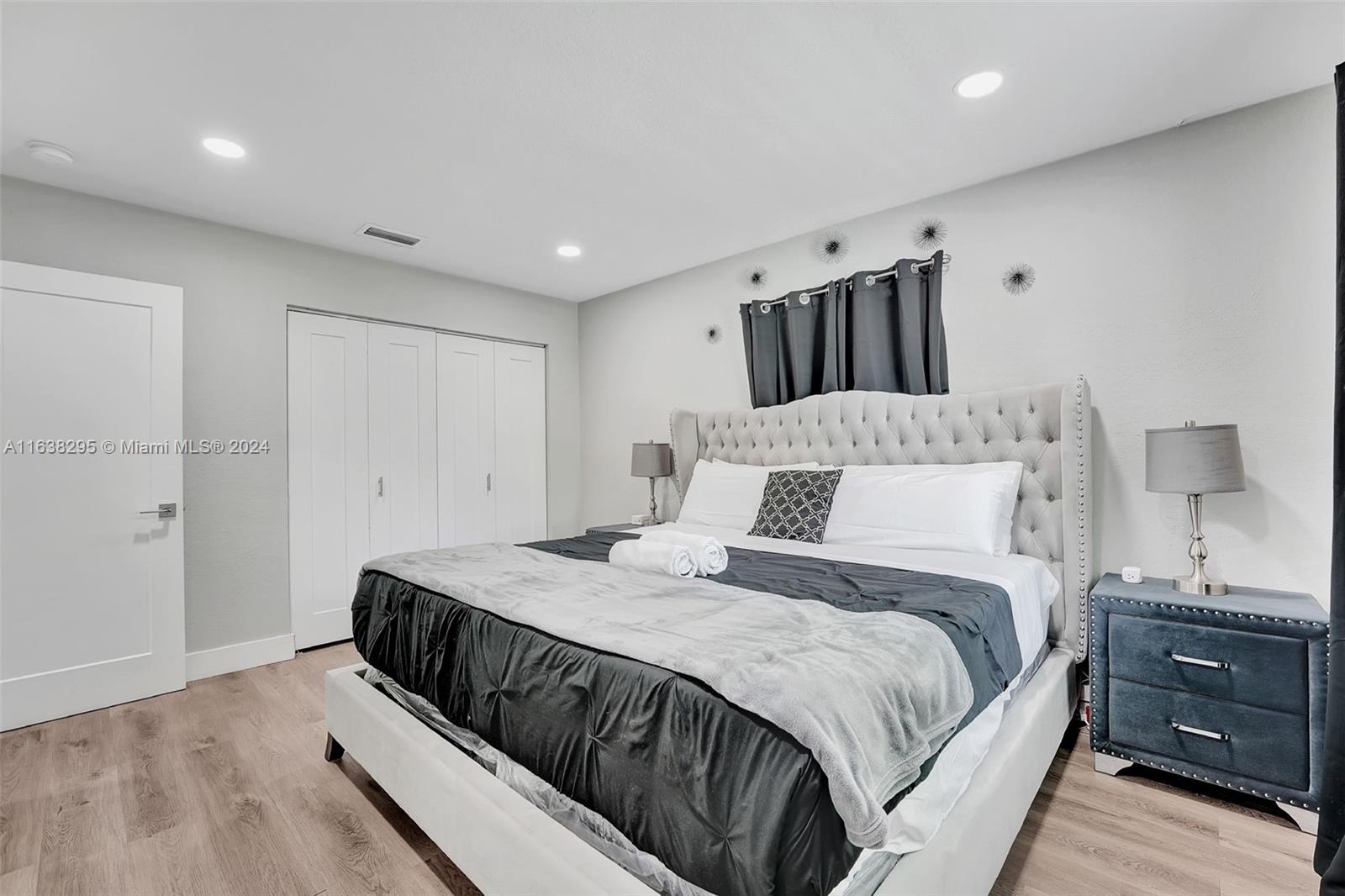 LAUDERDALE VILLAS - Residential