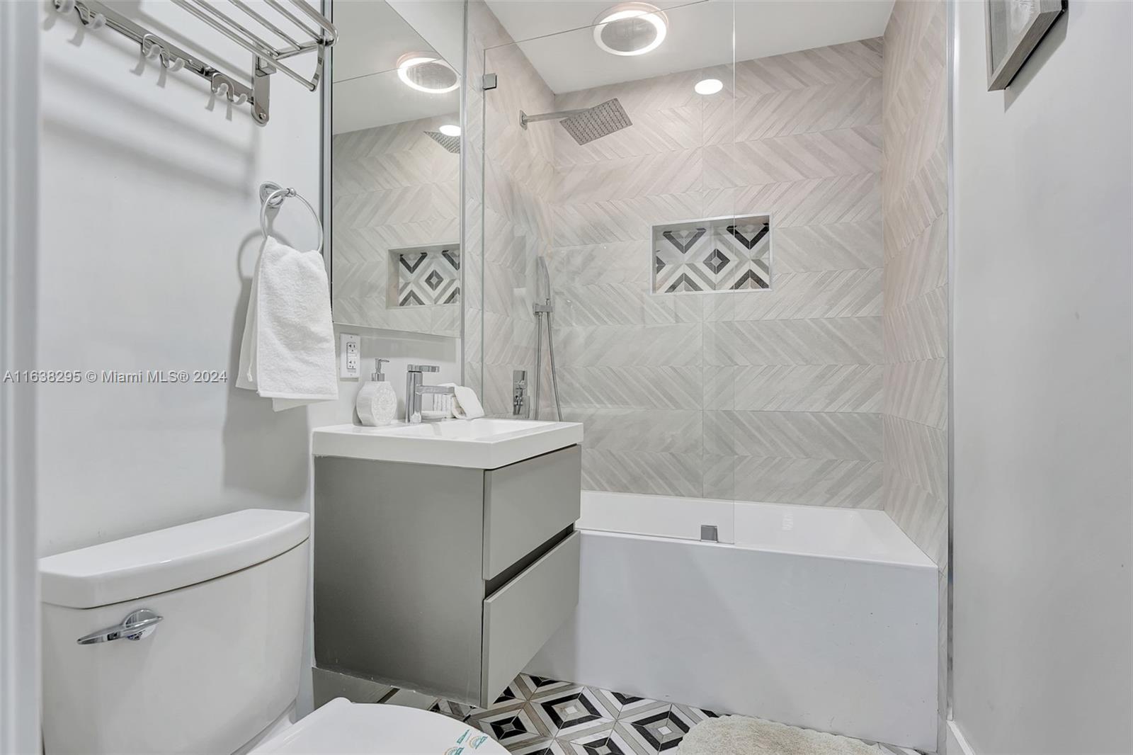 LAUDERDALE VILLAS - Residential