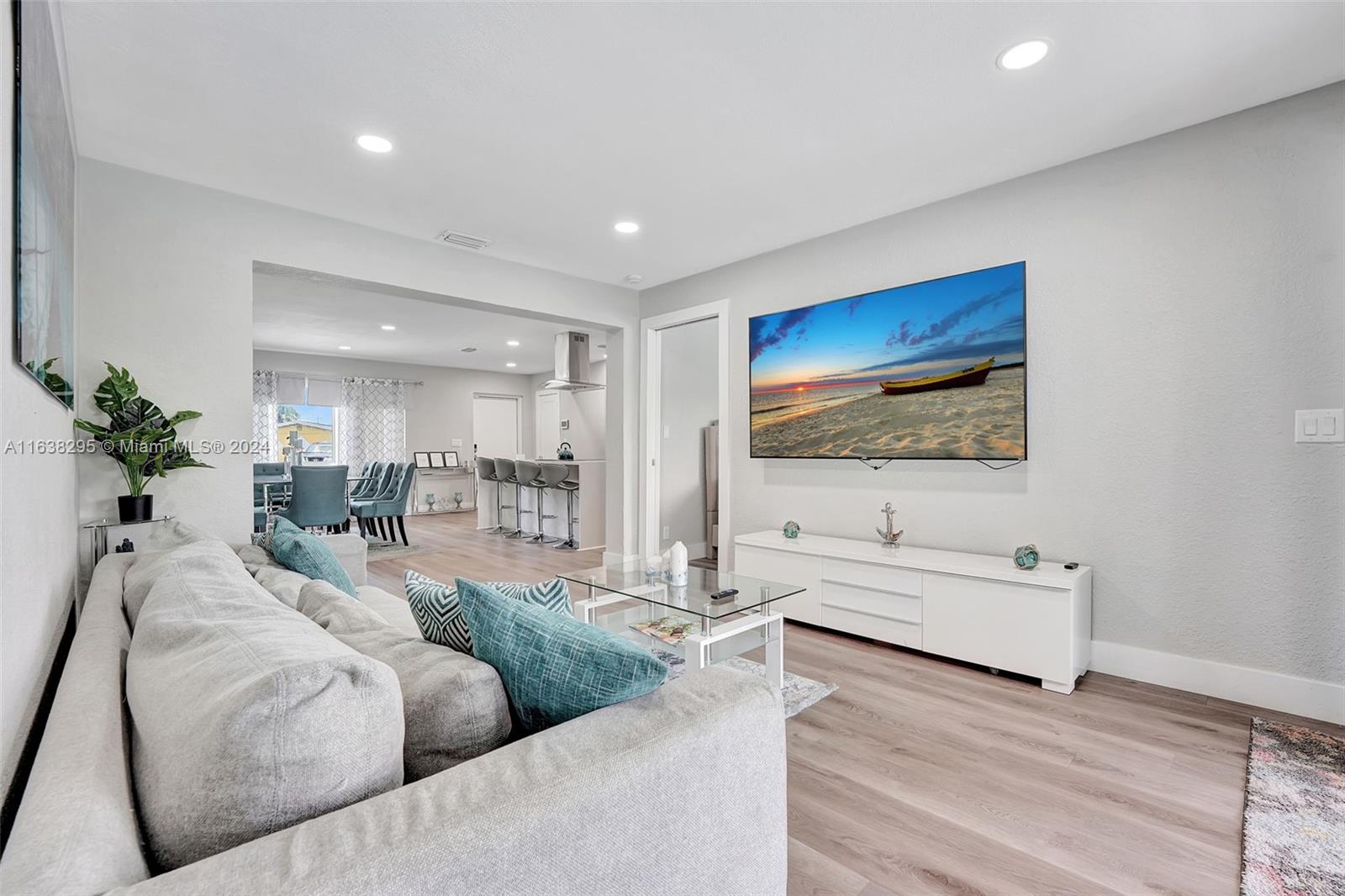 LAUDERDALE VILLAS - Residential