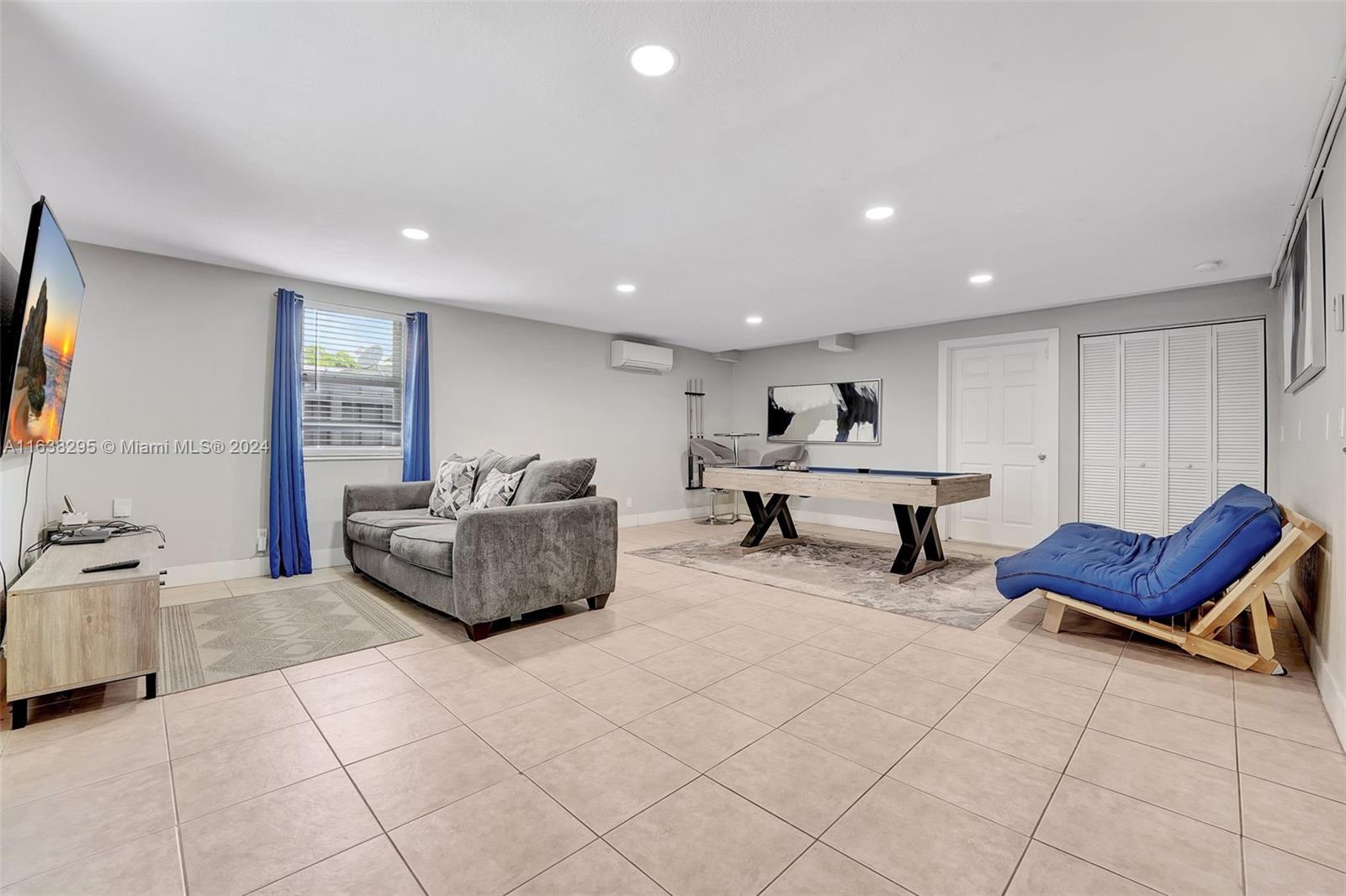 LAUDERDALE VILLAS - Residential