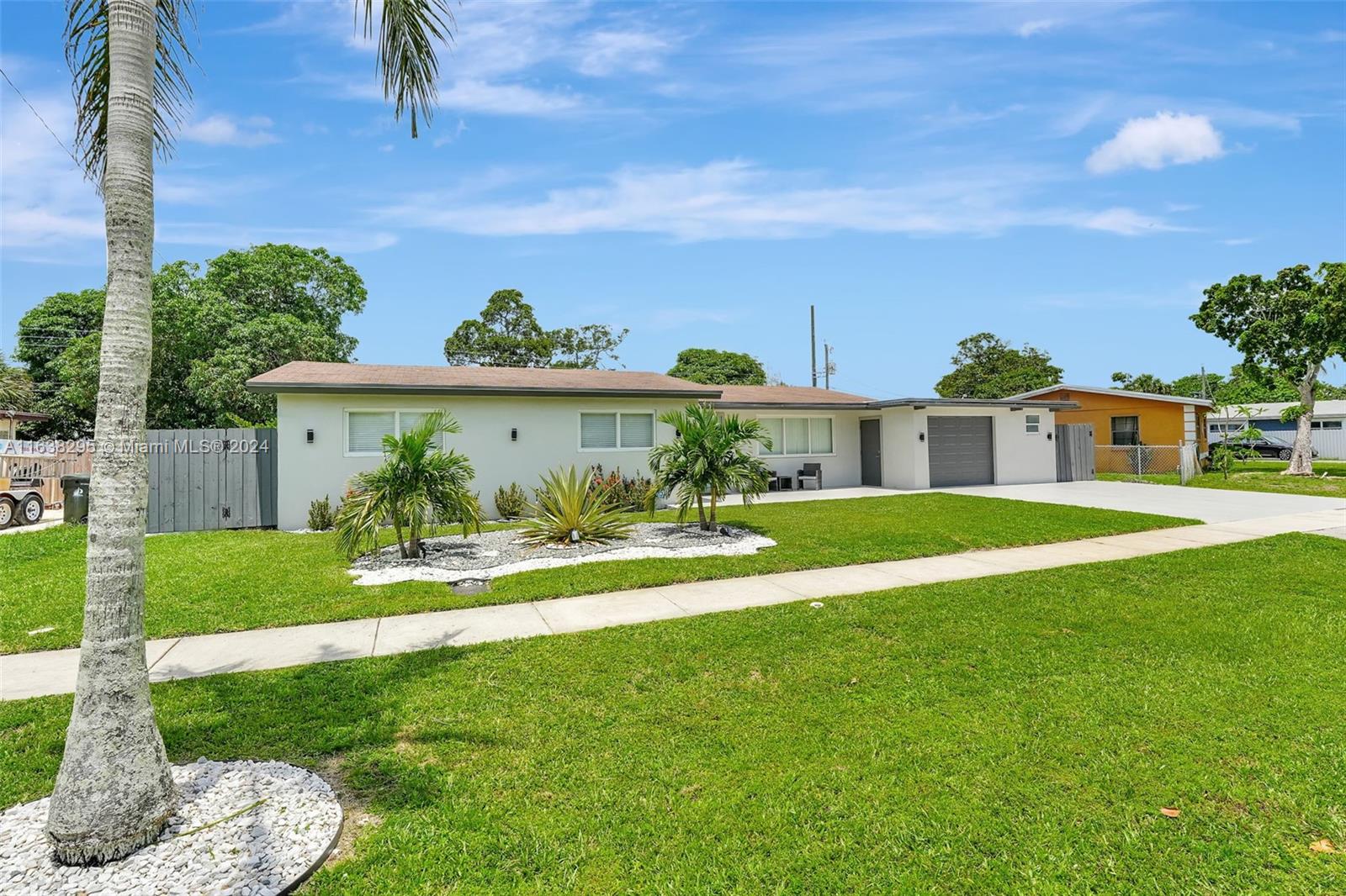 LAUDERDALE VILLAS - Residential