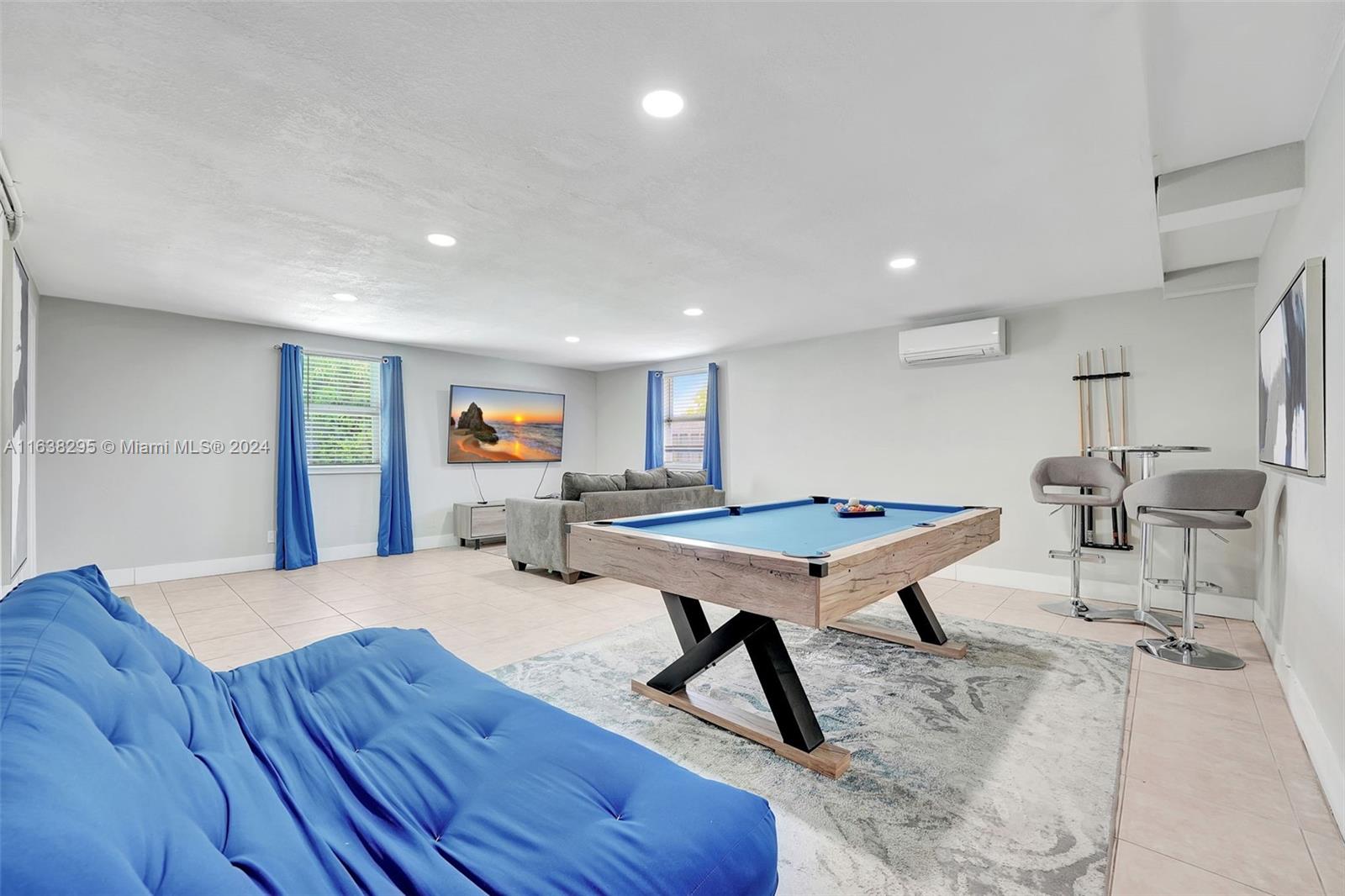 LAUDERDALE VILLAS - Residential