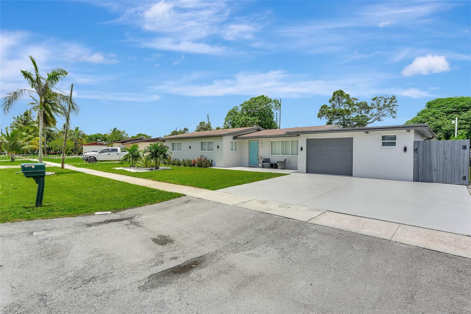 LAUDERDALE VILLAS - Residential