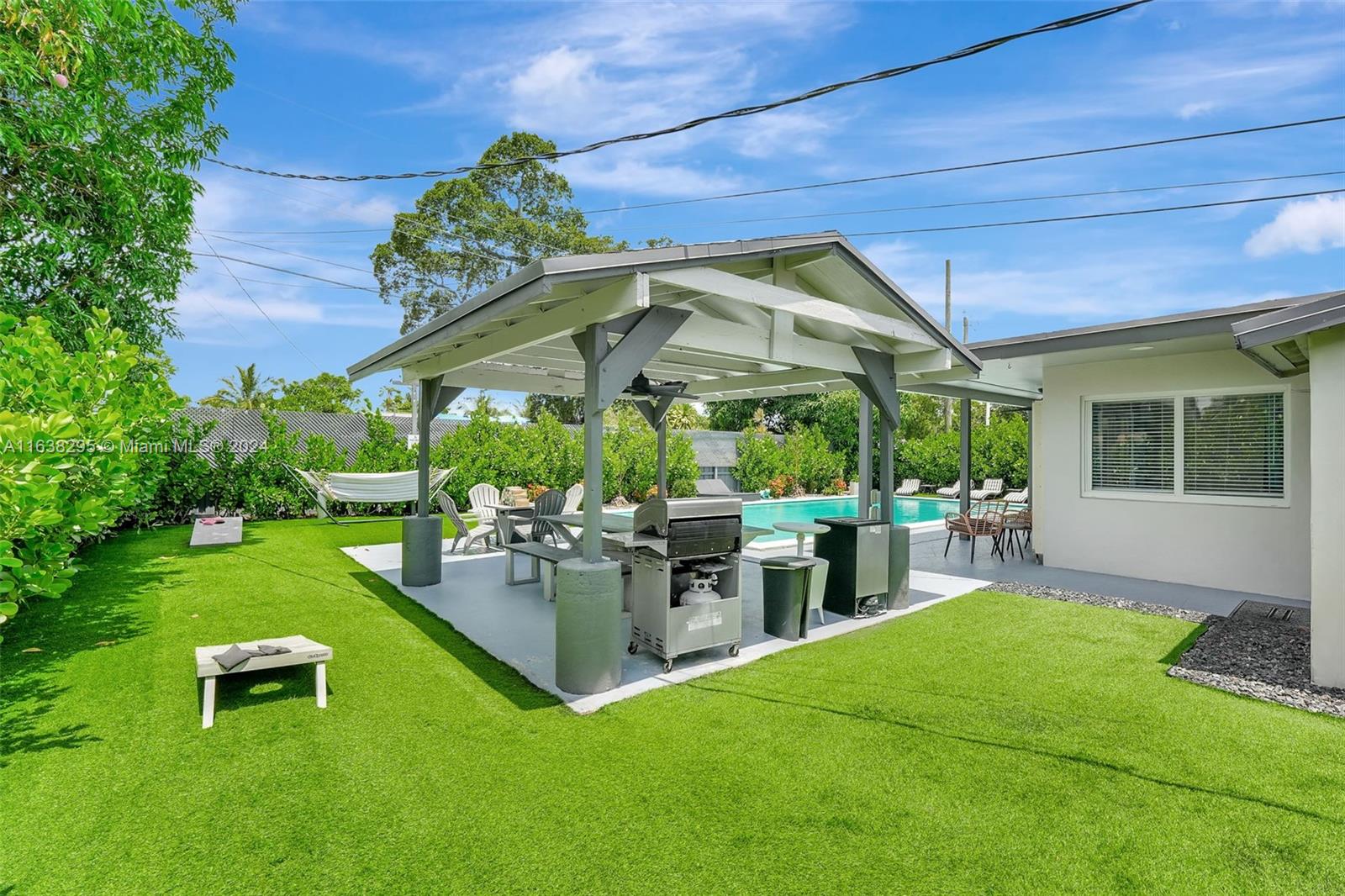 LAUDERDALE VILLAS - Residential