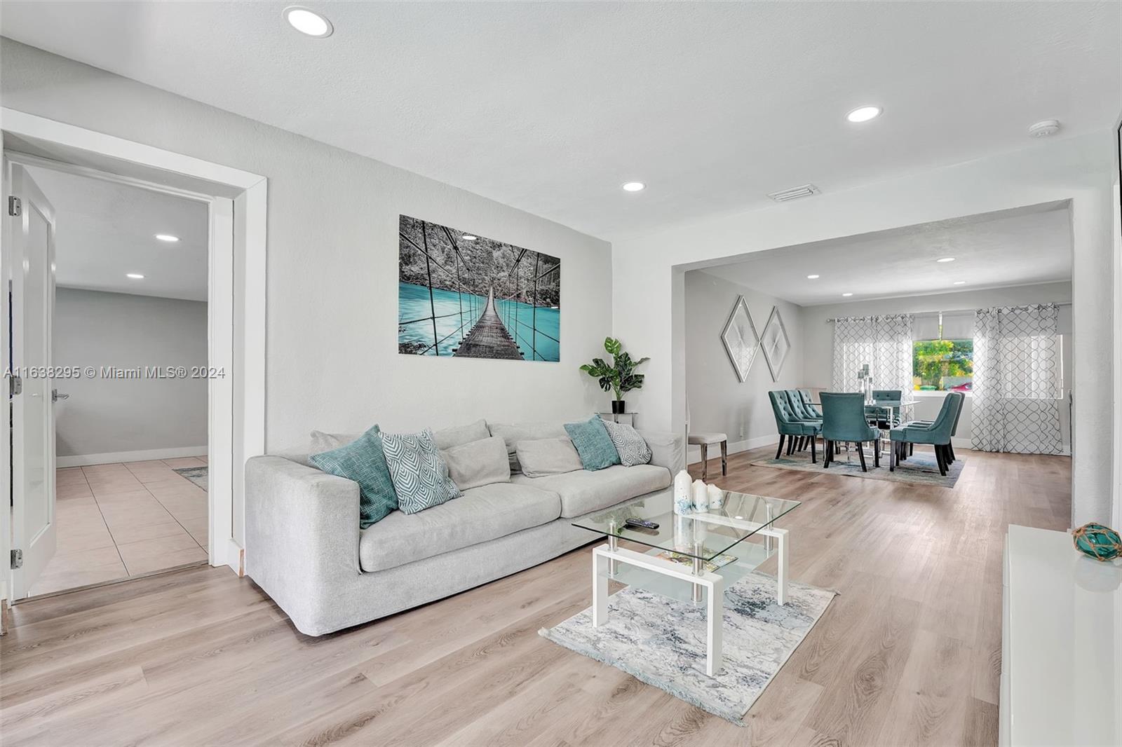 LAUDERDALE VILLAS - Residential