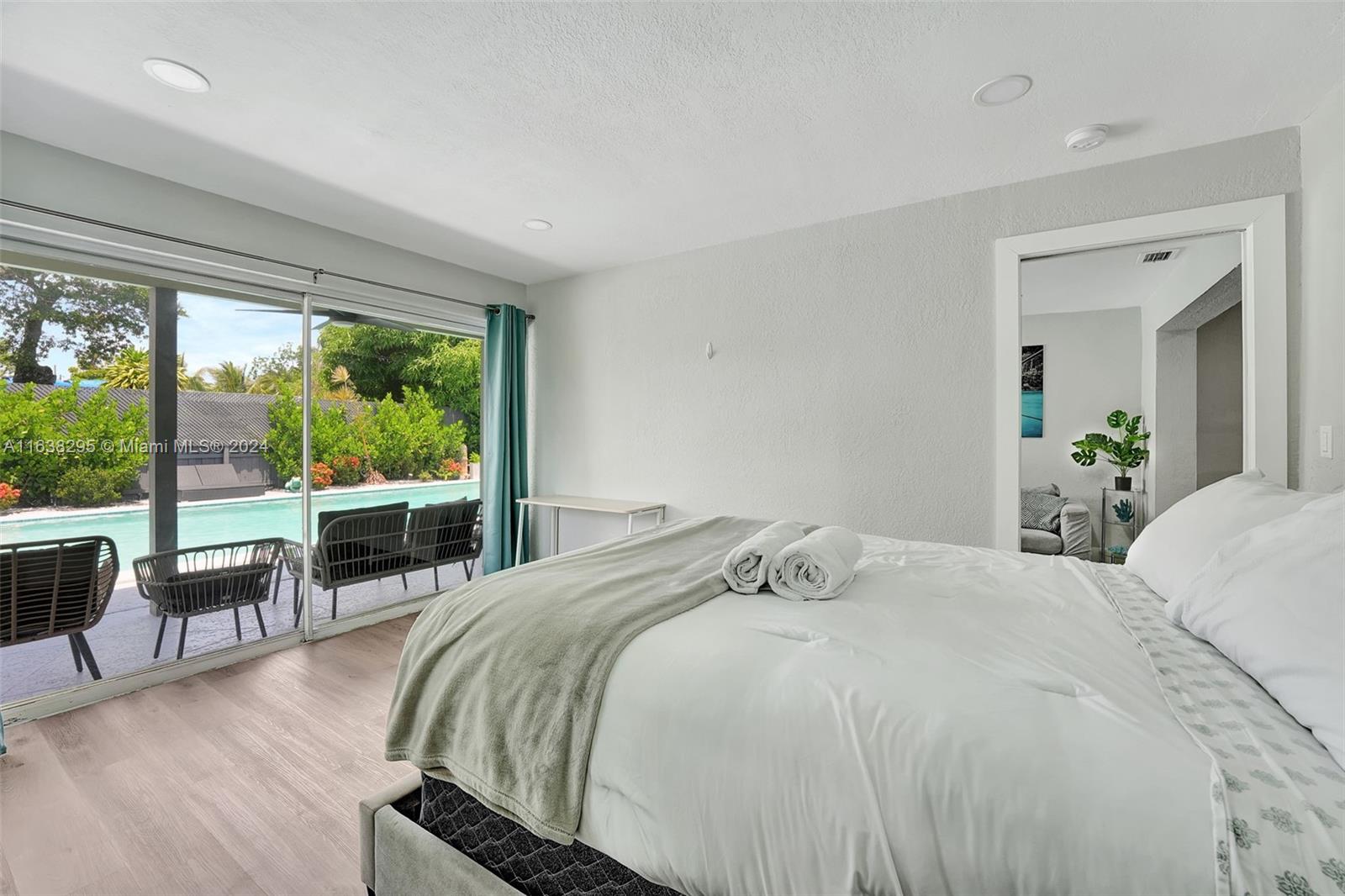 LAUDERDALE VILLAS - Residential