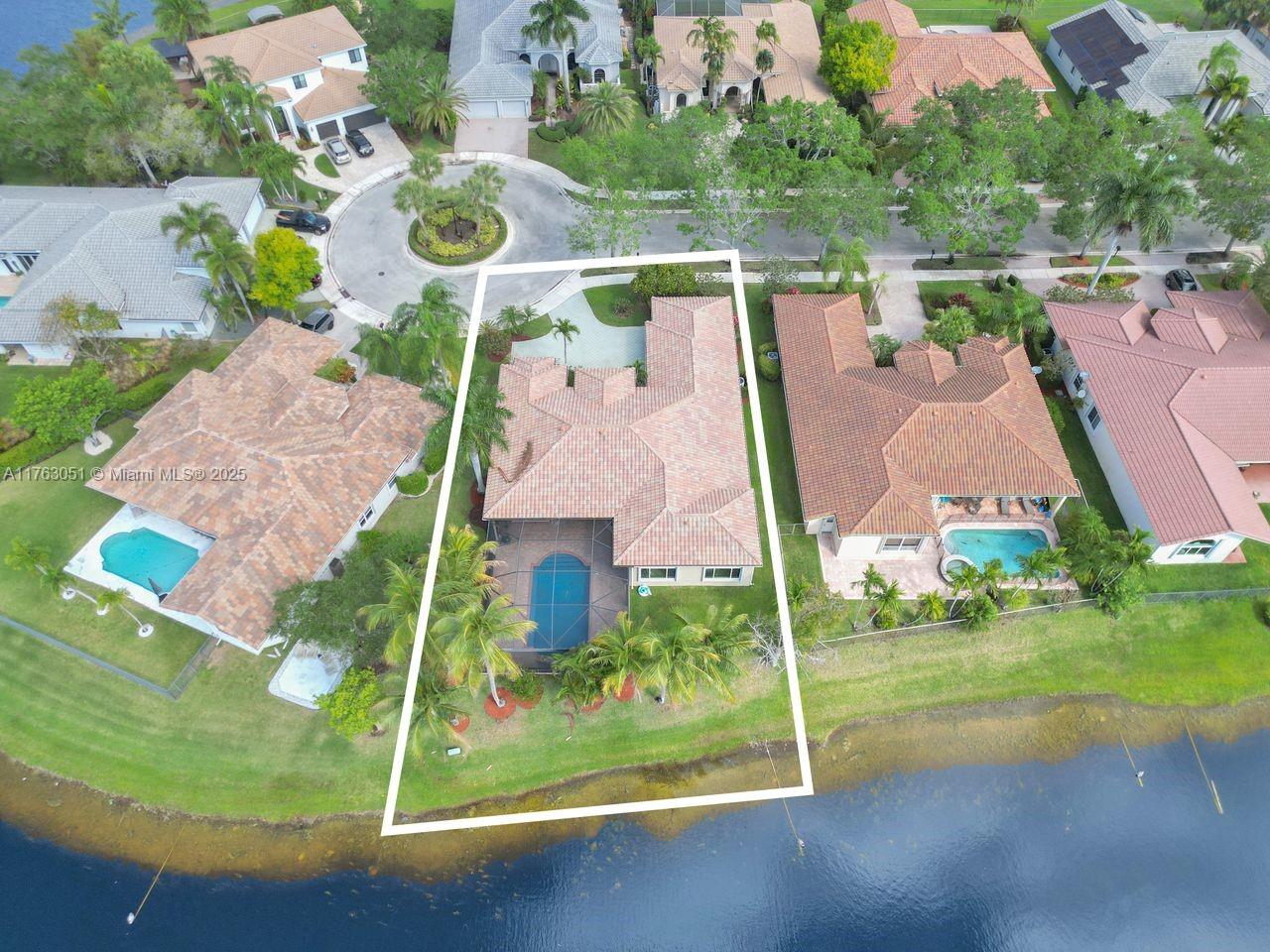 2715 Edgewater Court