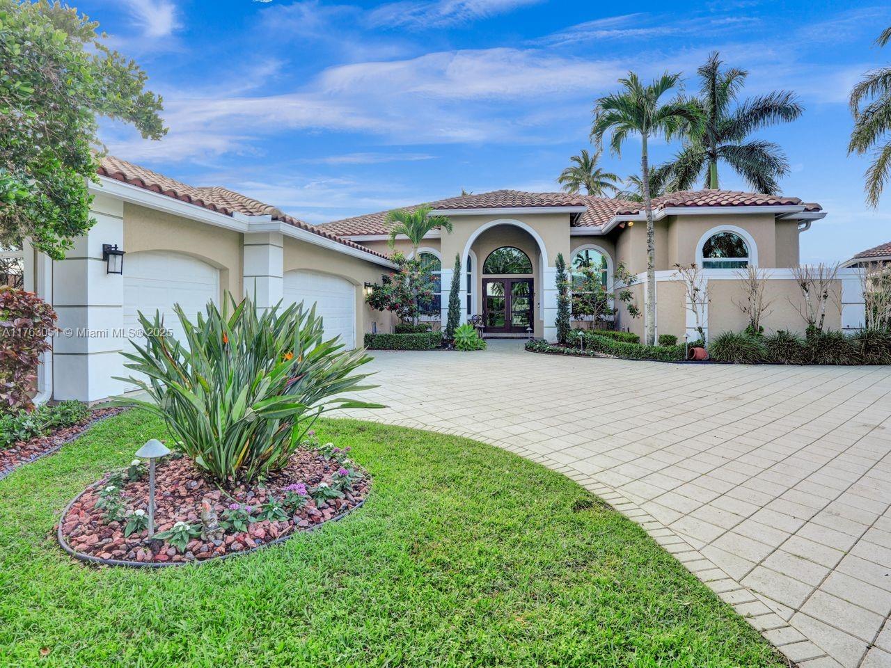 2715 Edgewater Court