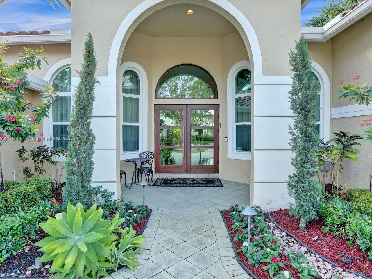 2715 Edgewater Court