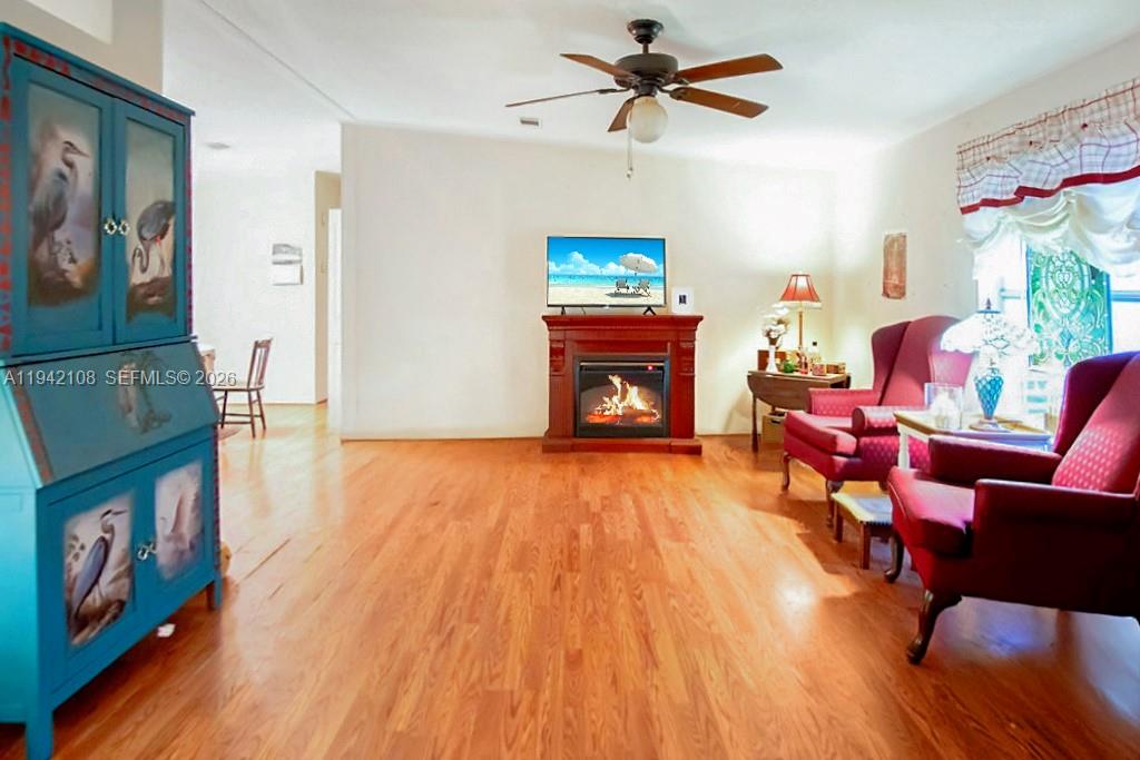 GATEWAY ESTATES PARK COND - Residential