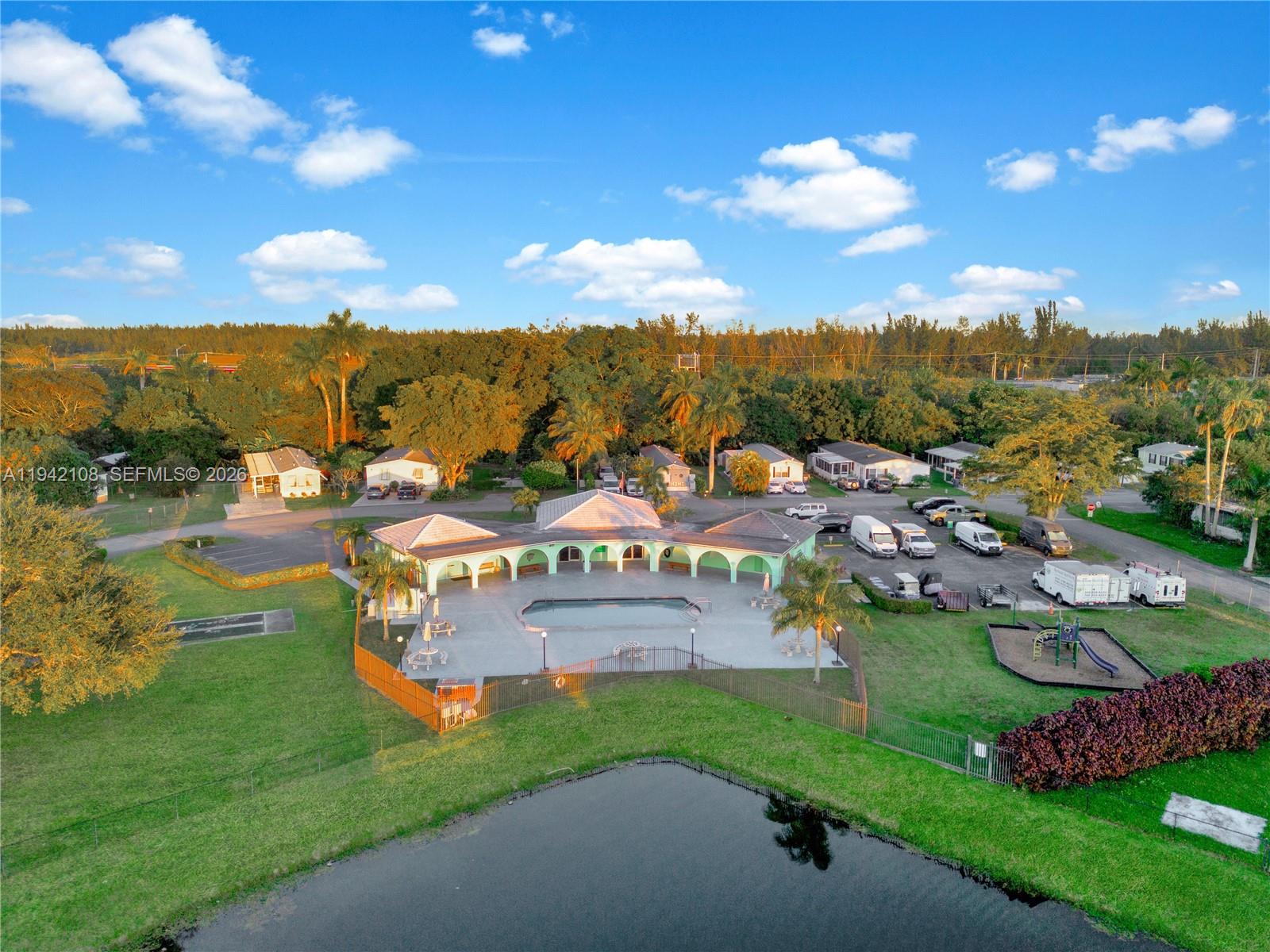 GATEWAY ESTATES PARK COND - Residential