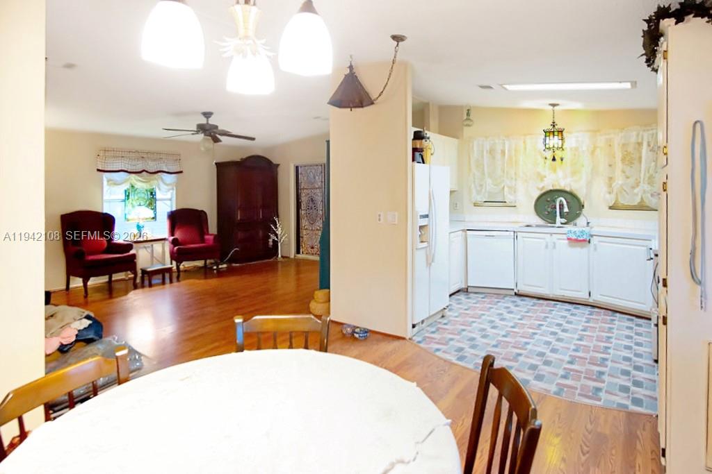 GATEWAY ESTATES PARK COND - Residential