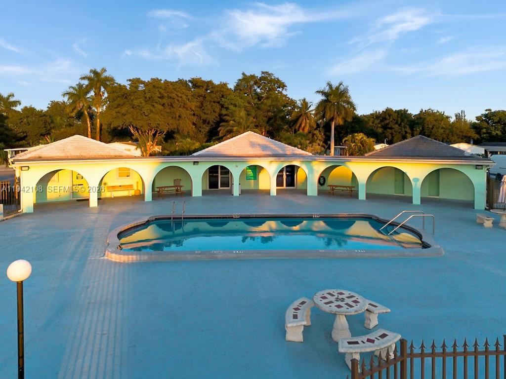 GATEWAY ESTATES PARK COND - Residential