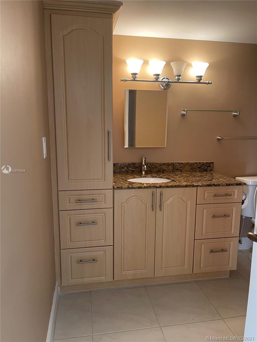 SUNRISE LAKES 184 CONDO - Residential