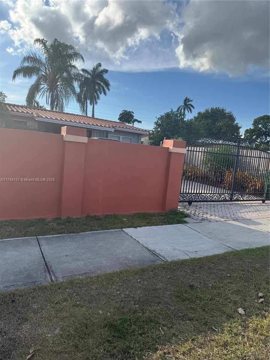 1017 SW 22nd Ter