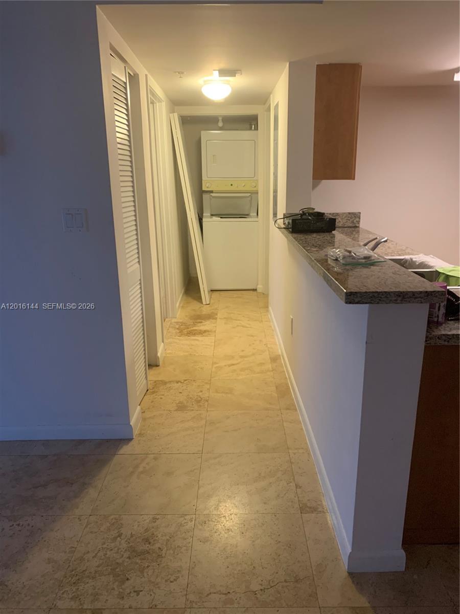 BREEZE CONDO - Residential Lease