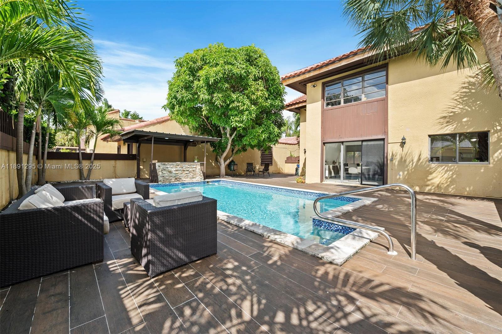 SKY LAKE VILLAS FIRST ADD - Residential