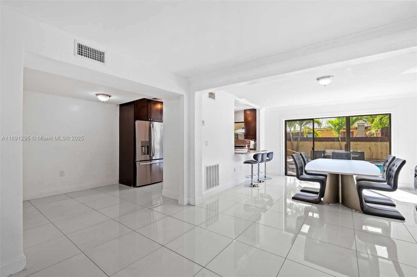 SKY LAKE VILLAS FIRST ADD - Residential