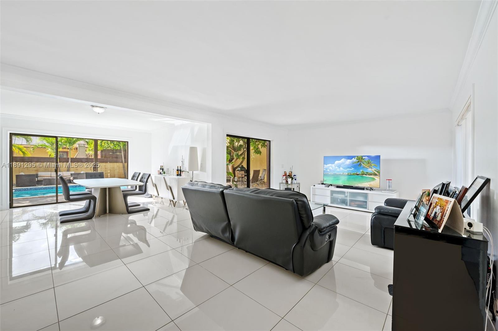 SKY LAKE VILLAS FIRST ADD - Residential