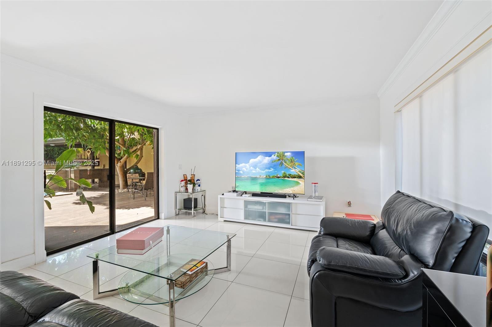 SKY LAKE VILLAS FIRST ADD - Residential