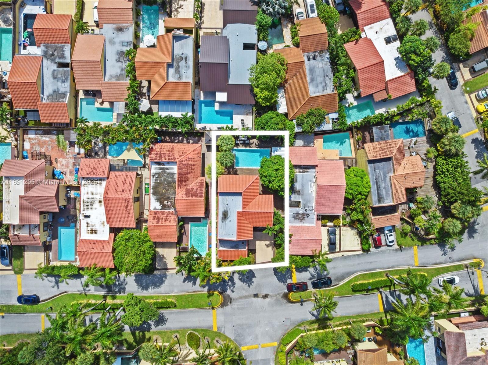 SKY LAKE VILLAS FIRST ADD - Residential