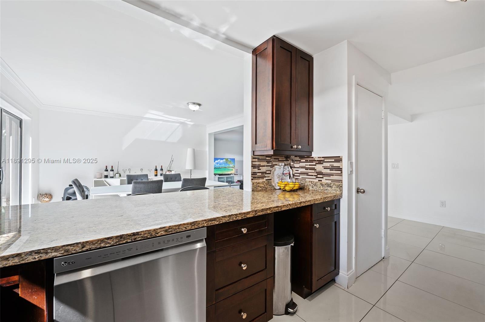 SKY LAKE VILLAS FIRST ADD - Residential