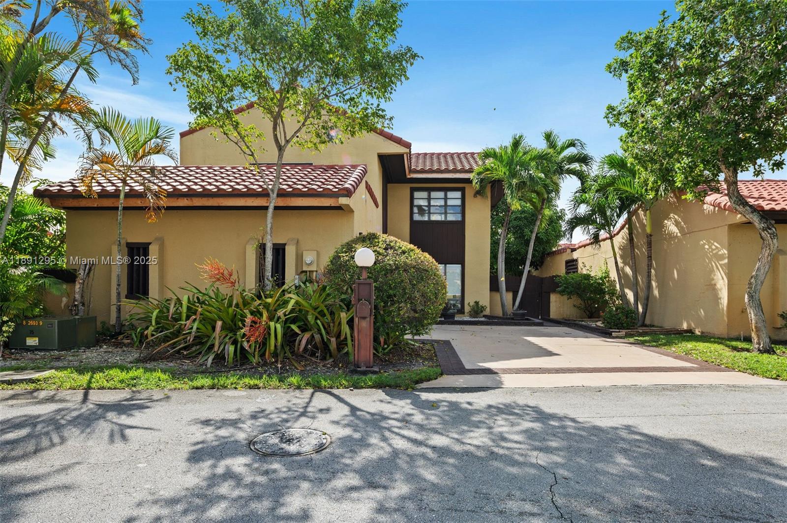 SKY LAKE VILLAS FIRST ADD - Residential