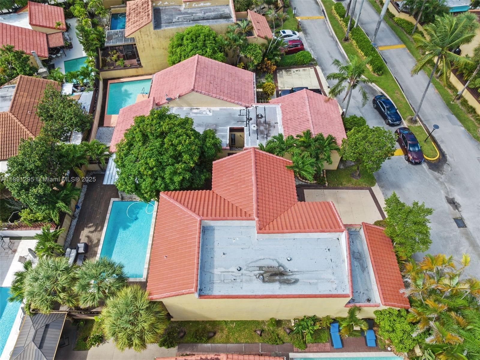 SKY LAKE VILLAS FIRST ADD - Residential