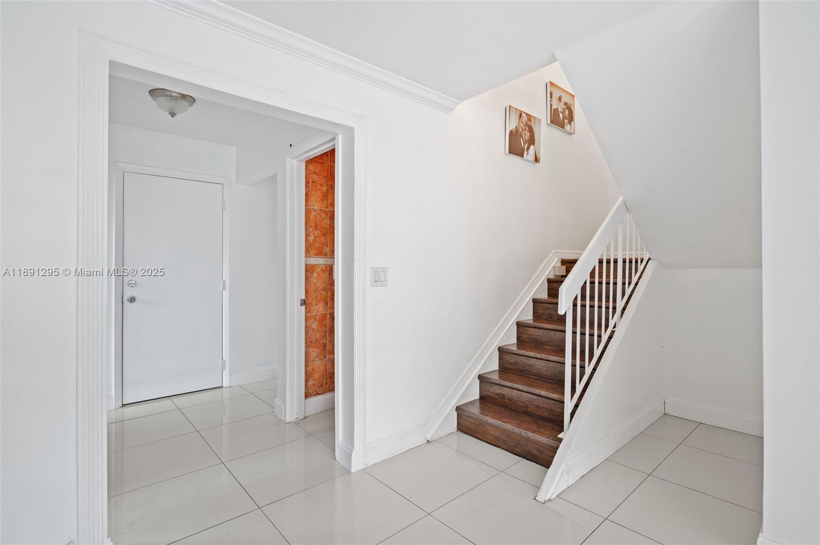 SKY LAKE VILLAS FIRST ADD - Residential