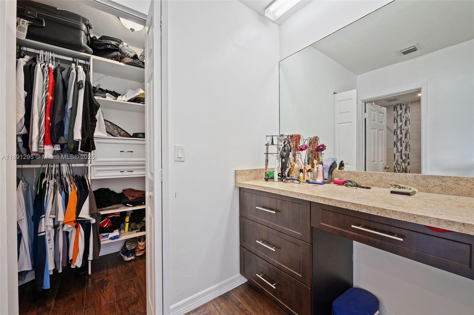 SKY LAKE VILLAS FIRST ADD - Residential