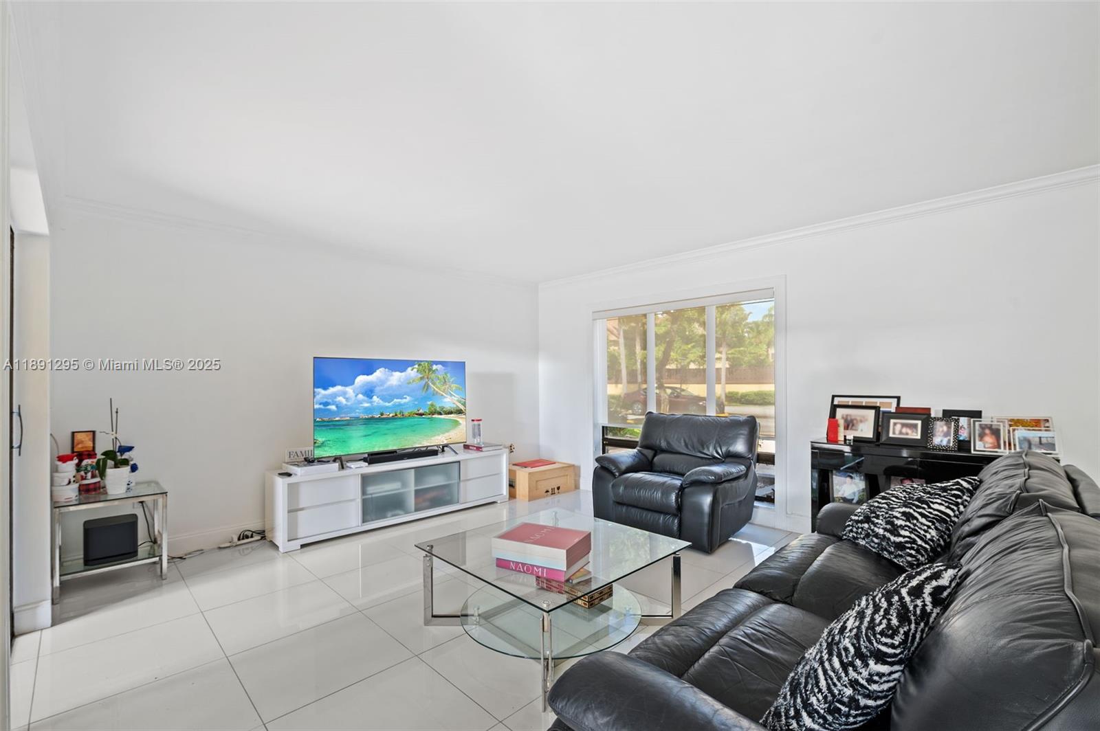 SKY LAKE VILLAS FIRST ADD - Residential