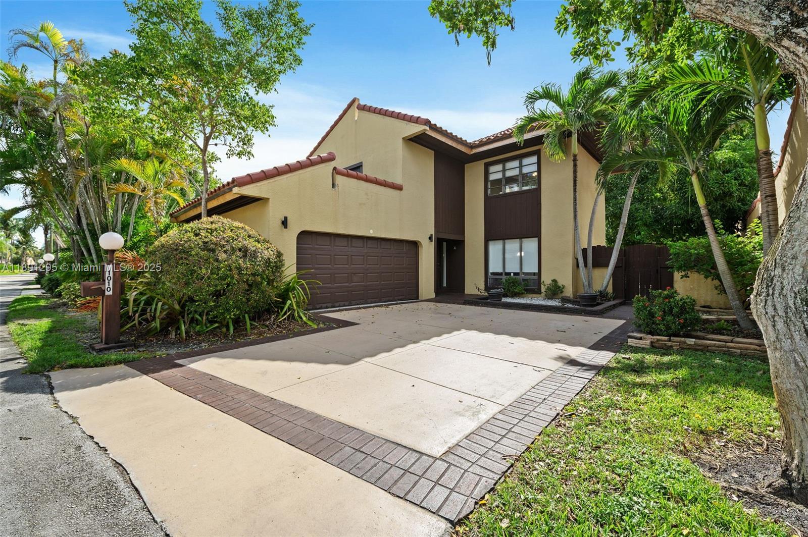 SKY LAKE VILLAS FIRST ADD - Residential